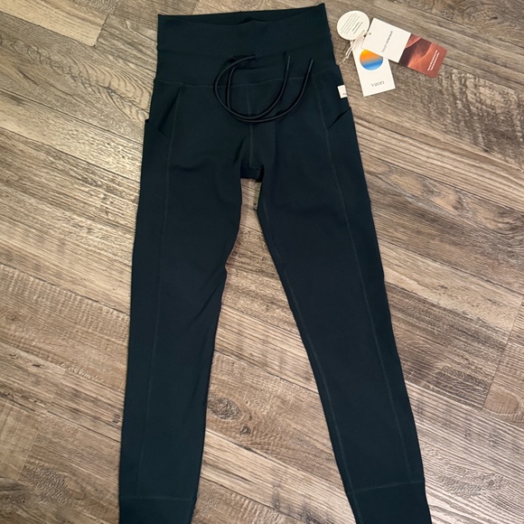NWT - Vuori - Daily Pocket Legging - Grass - Size XS - Picture 1 of 3